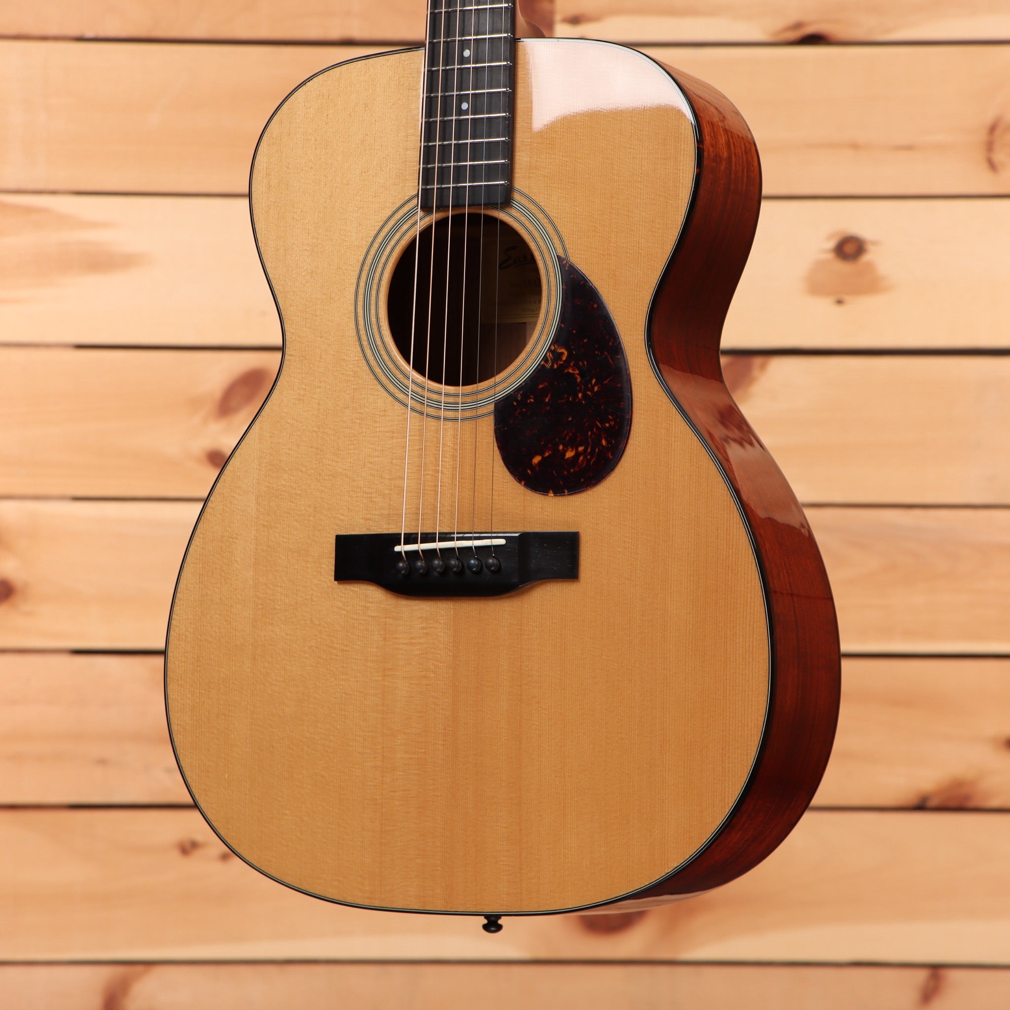 Eastman E6OMTC natural acoustic guitar dreadnought with tortoiseshell pickguard