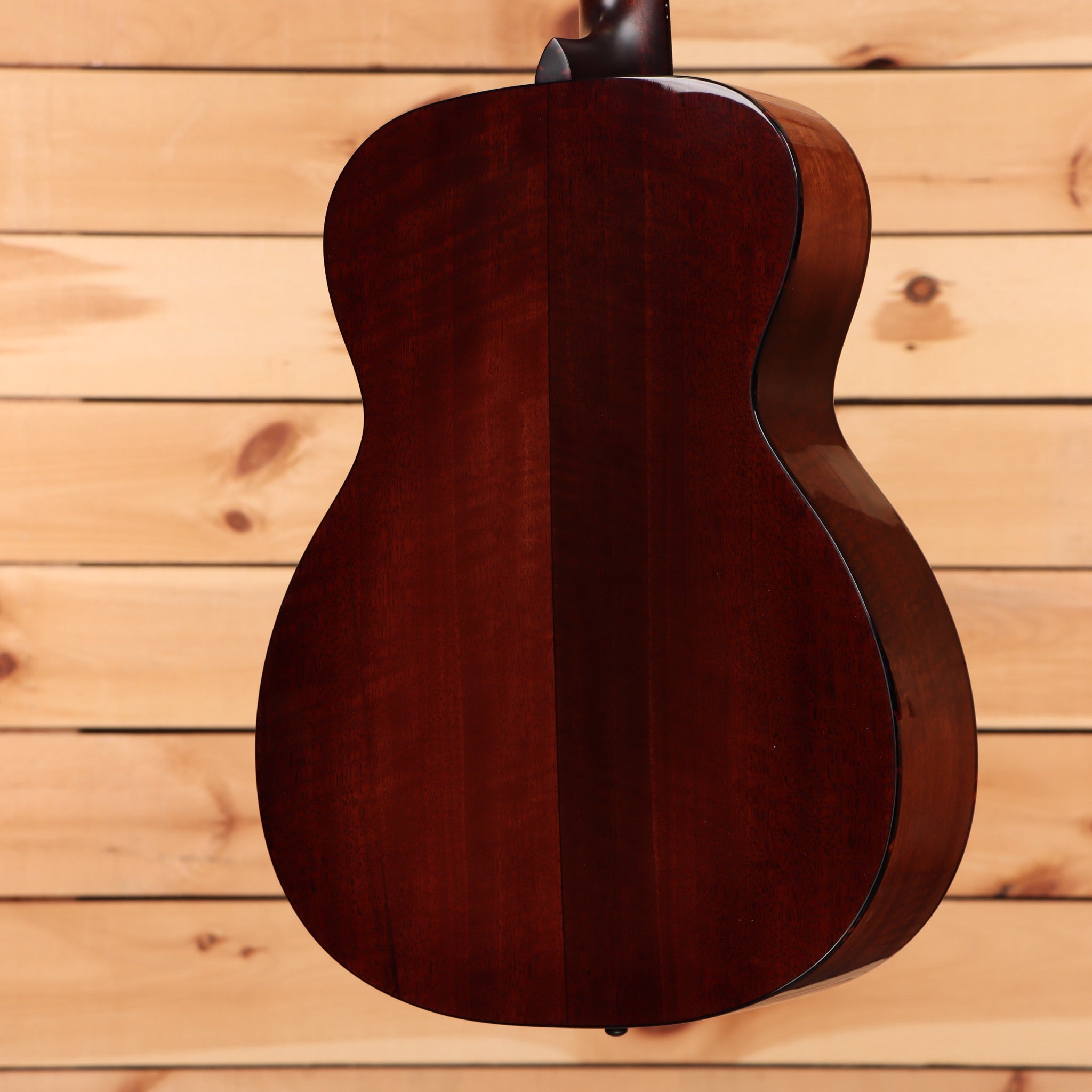 Eastman E6OMTC dreadnought acoustic guitar natural finish with curved bout body shape