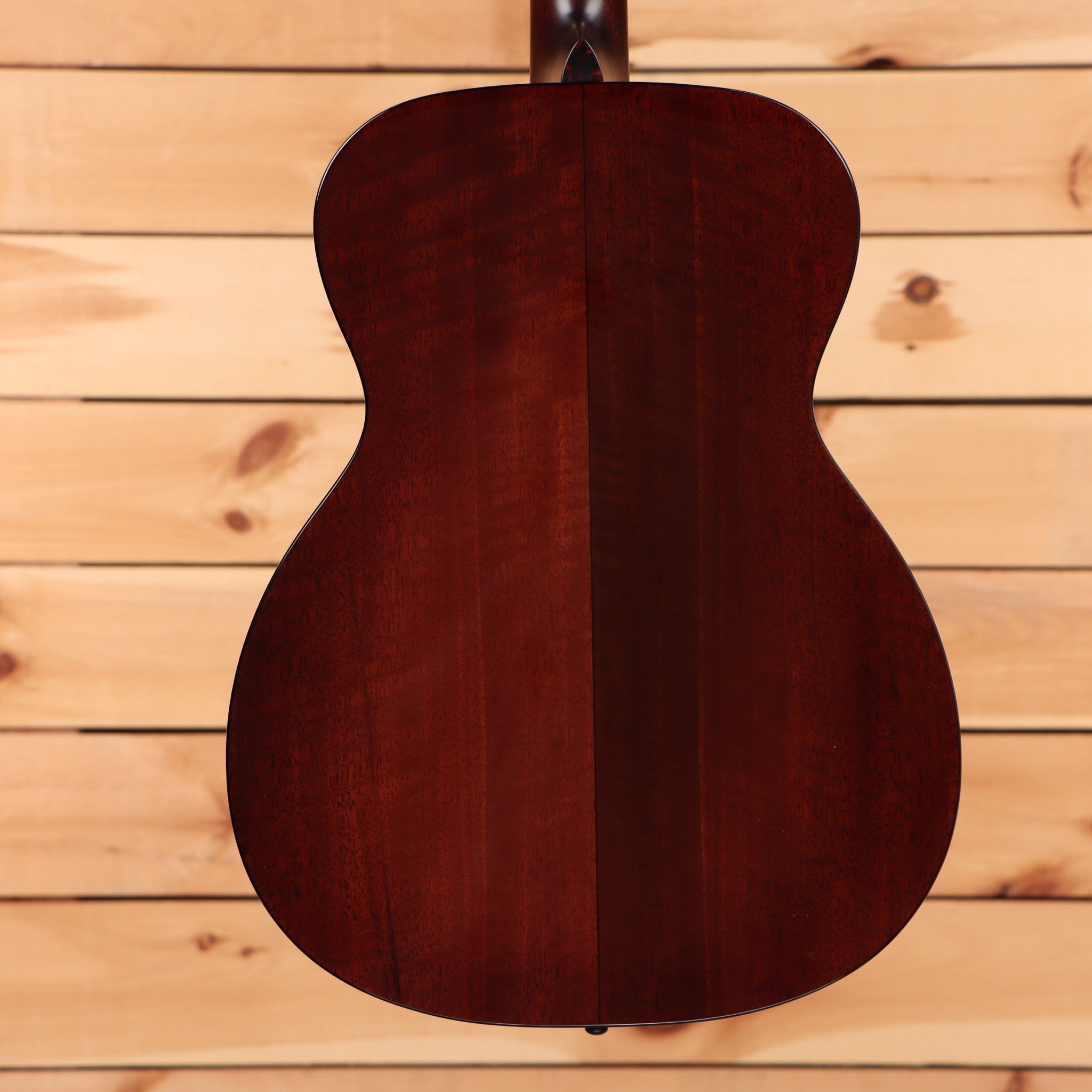 Eastman E6OMTC acoustic guitar natural finish with dreadnought body shape and rosewood back