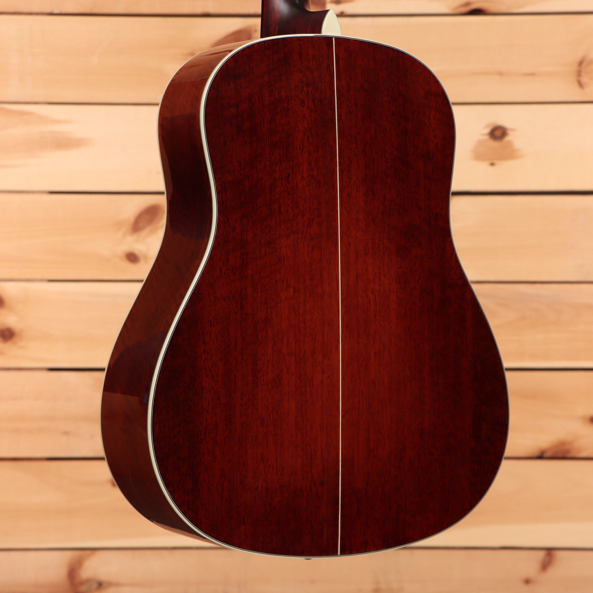 Eastman E6SSTC dreadnought acoustic guitar natural finish with white binding and solid spruce top