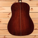 Eastman E6SSTC dreadnought acoustic guitar natural finish with white binding and center stripe