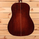 Eastman E6SSTC dreadnought acoustic guitar natural finish with white binding and center strip