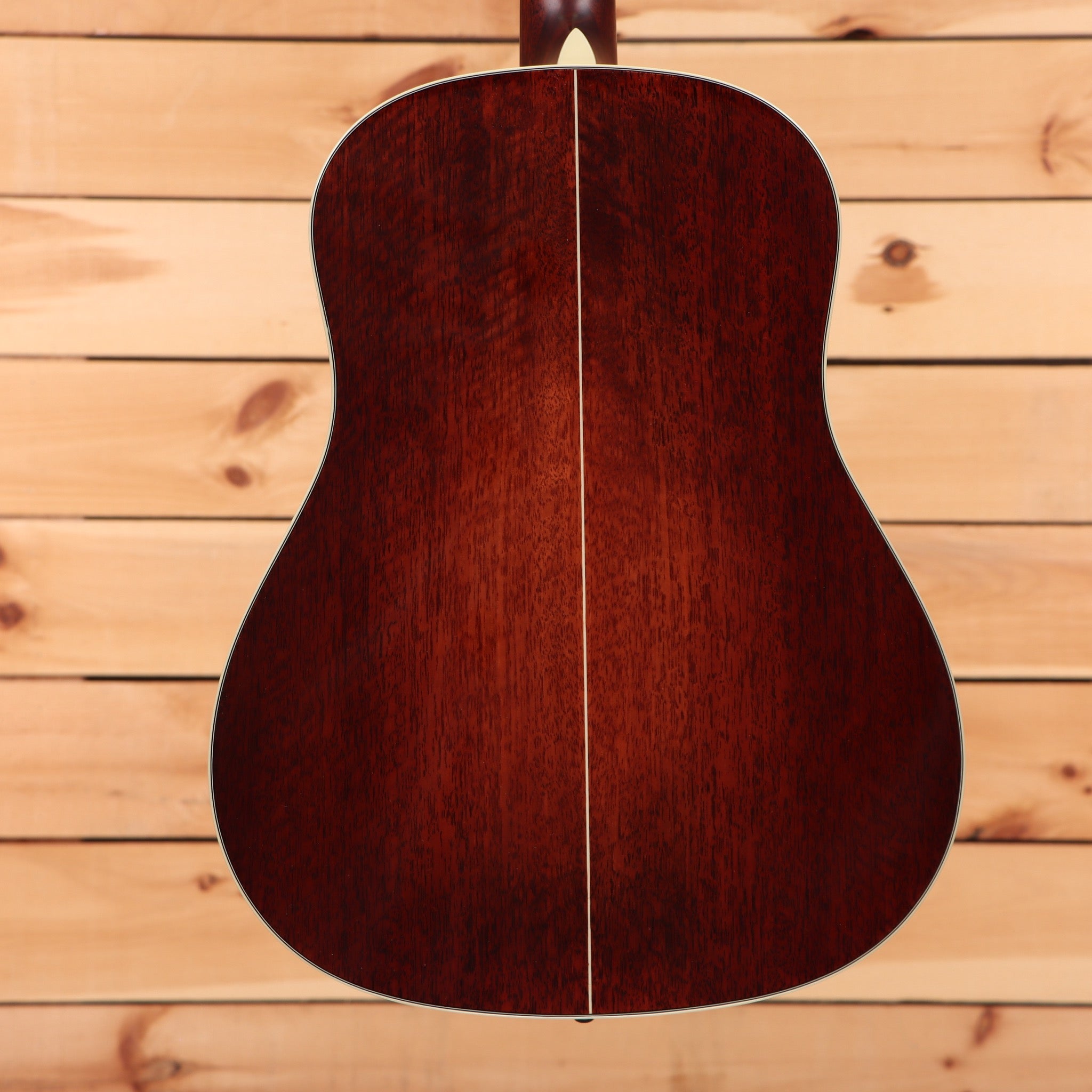 Eastman E6SSTC dreadnought acoustic guitar natural finish with white binding and center strip