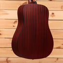 Eastman PCH1D dreadnought acoustic guitar natural finish with vertical wood grain detail