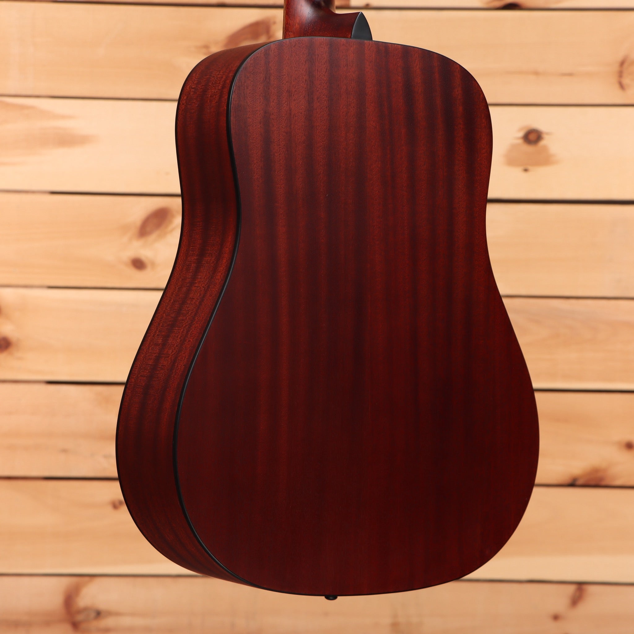 Eastman PCH1D dreadnought acoustic guitar natural finish with vertical wood grain detail
