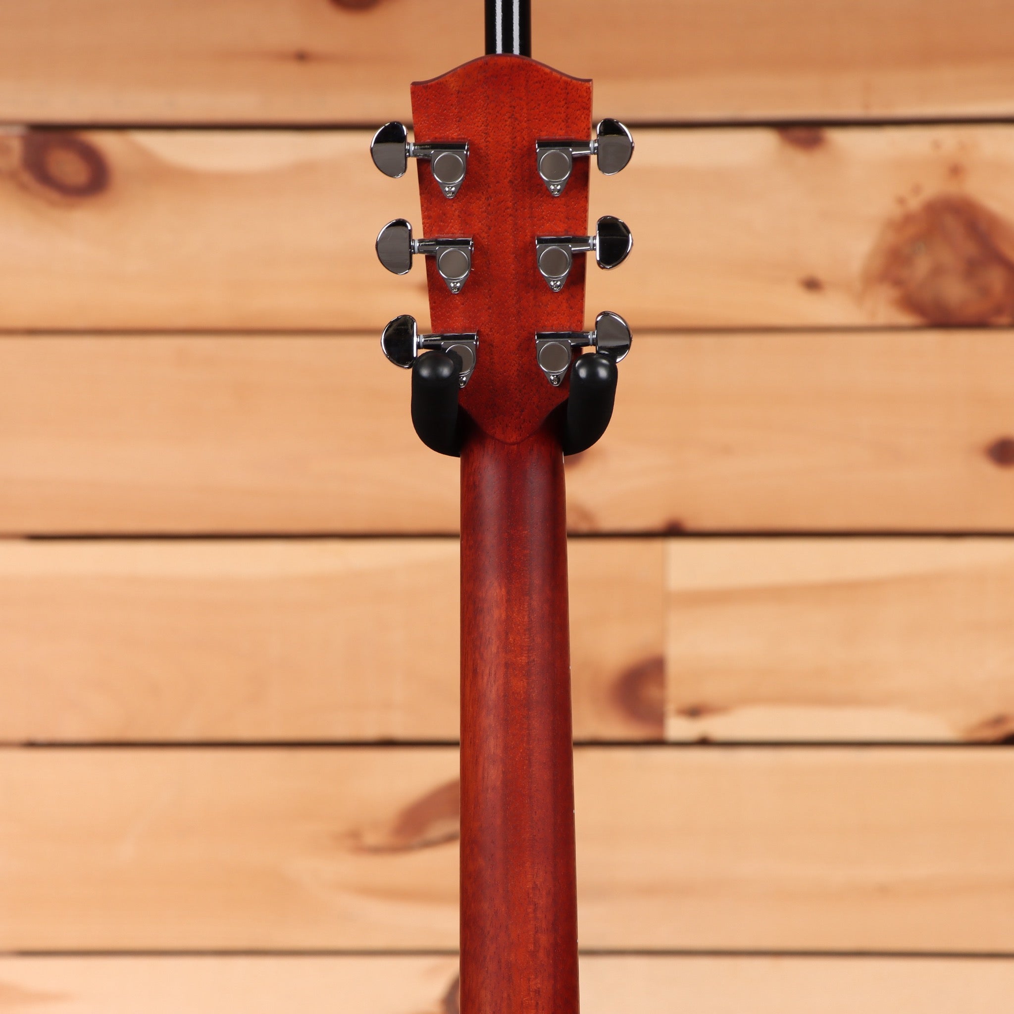 Eastman PCH1d acoustic guitar natural finish with chrome tuning machines