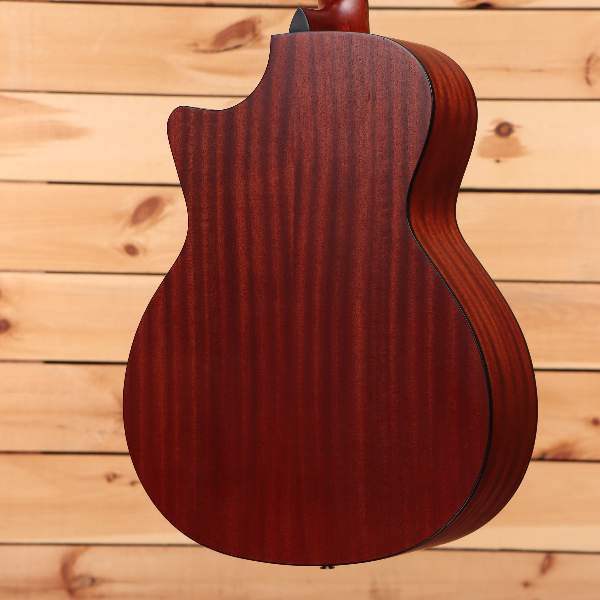 Eastman PCH1-GAce acoustic guitar natural finish with cutaway and flamed maple back
