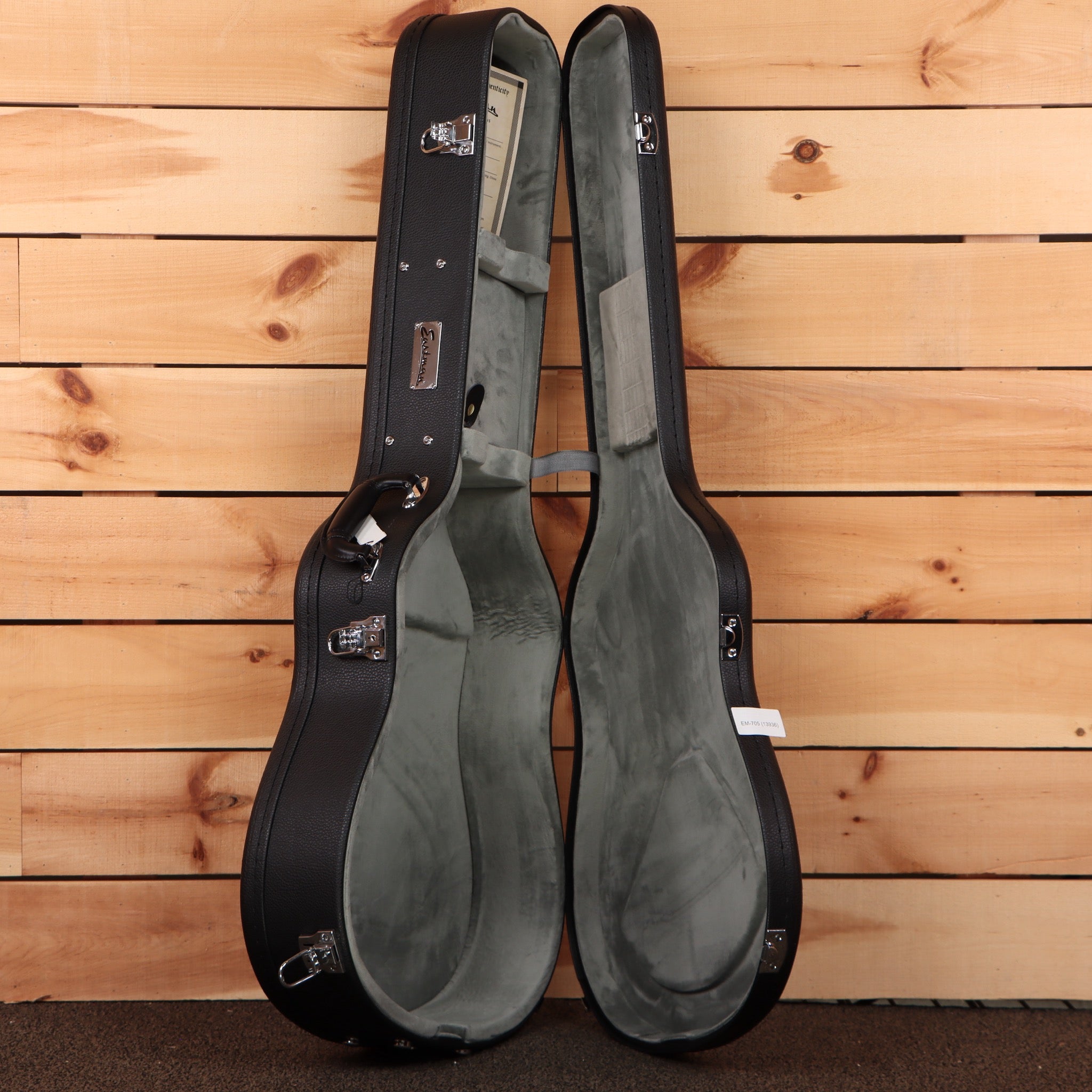 Eastman E6SSTC acoustic guitar natural finish hard case with gray interior lining