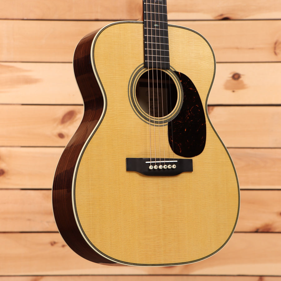 Martin Limited 000EC 30th Anniversary dreadnought acoustic guitar antique toner with tortoiseshell pickguard