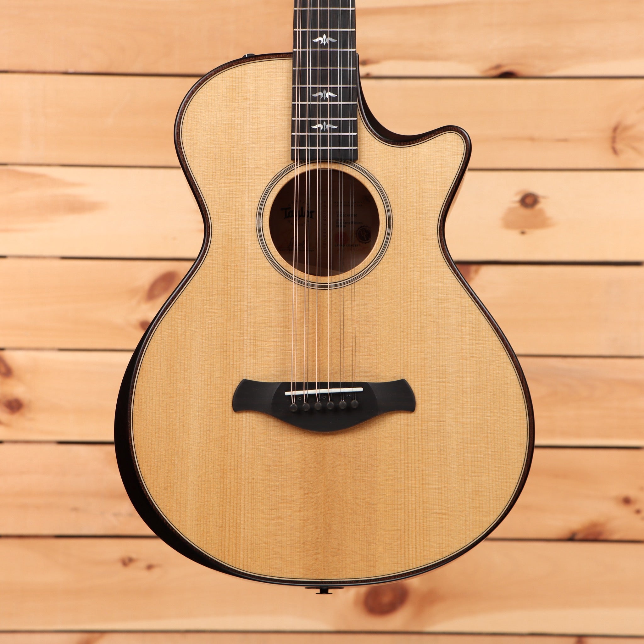 Taylor Builders Edition 652ce Grand Auditorium acoustic-electric guitar natural finish with venetian cutaway