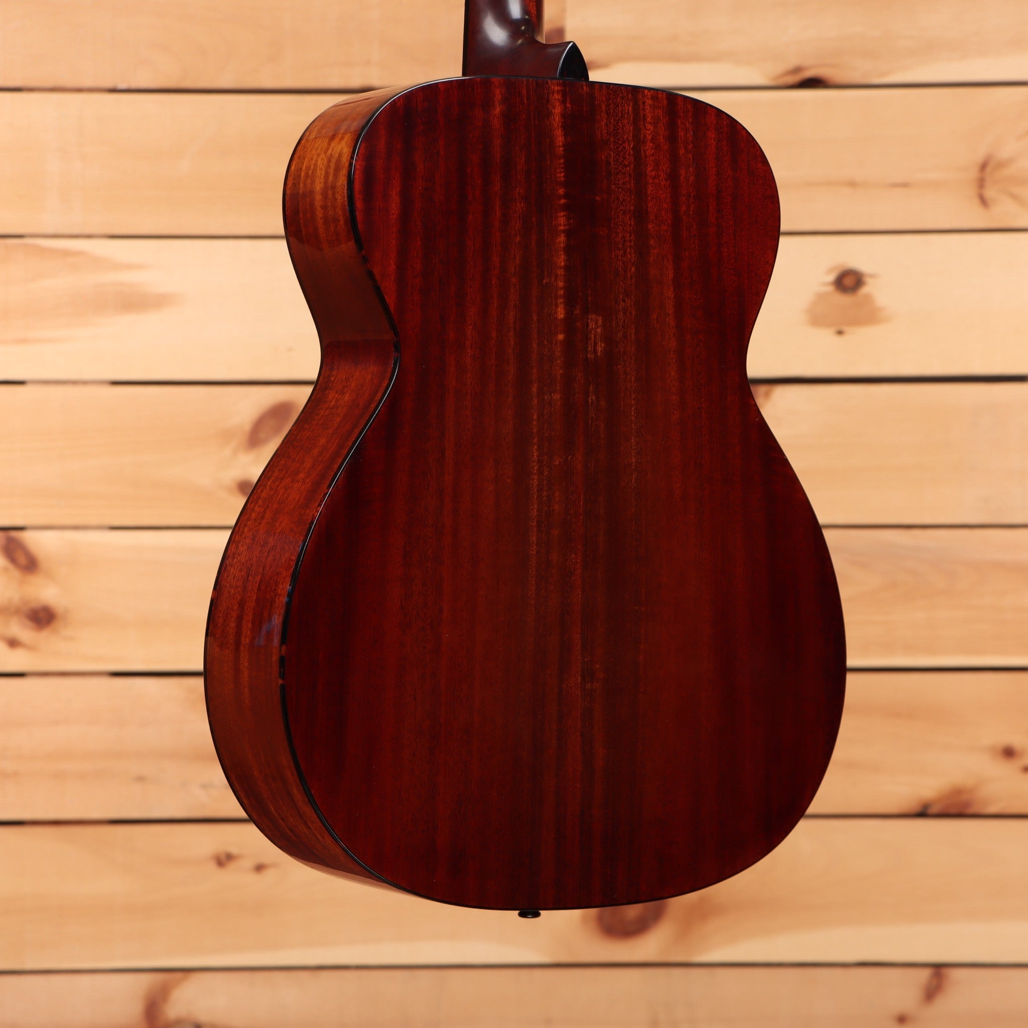 Eastman E10OM-TC dreadnought acoustic guitar natural finish pre-owned with mahogany back and sides