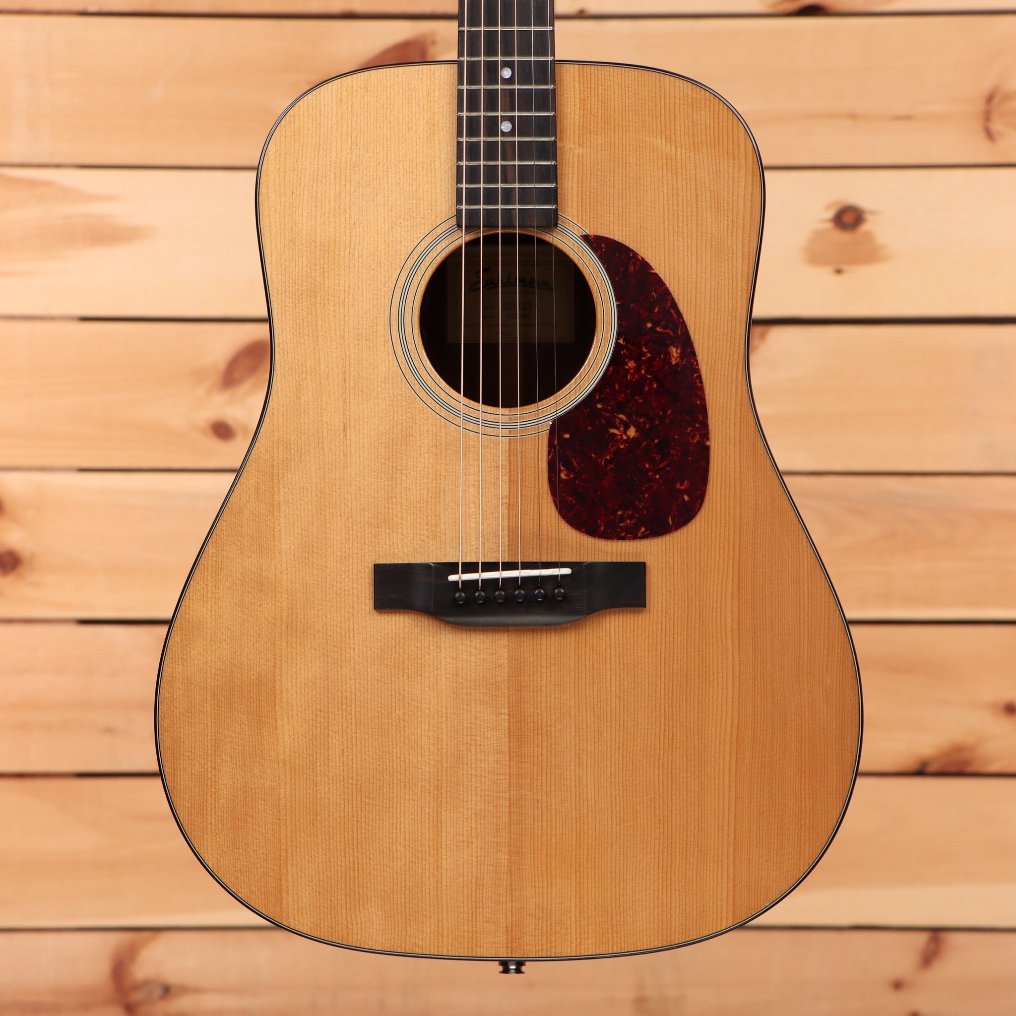 Eastman E1D Deluxe dreadnought acoustic guitar natural finish with tortoiseshell pickguard