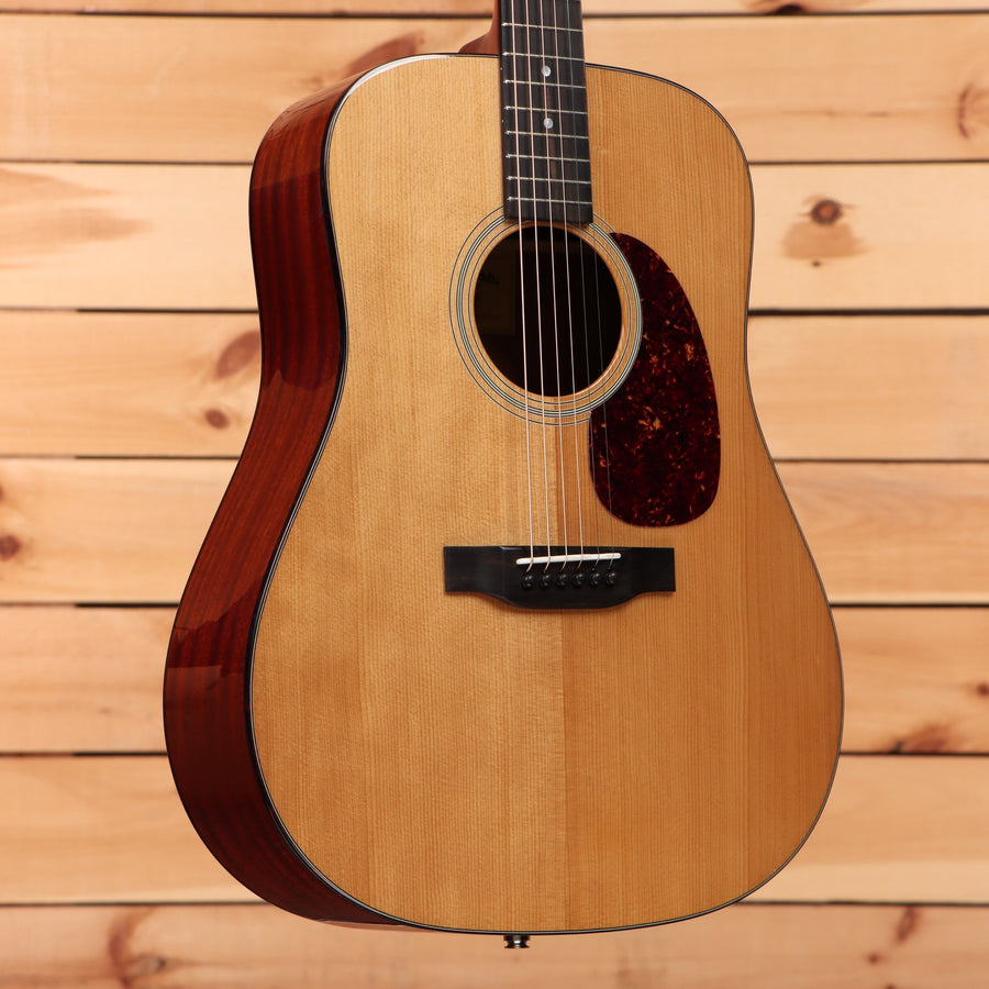 Eastman E1D Deluxe dreadnought acoustic guitar natural finish with tortoiseshell pickguard
