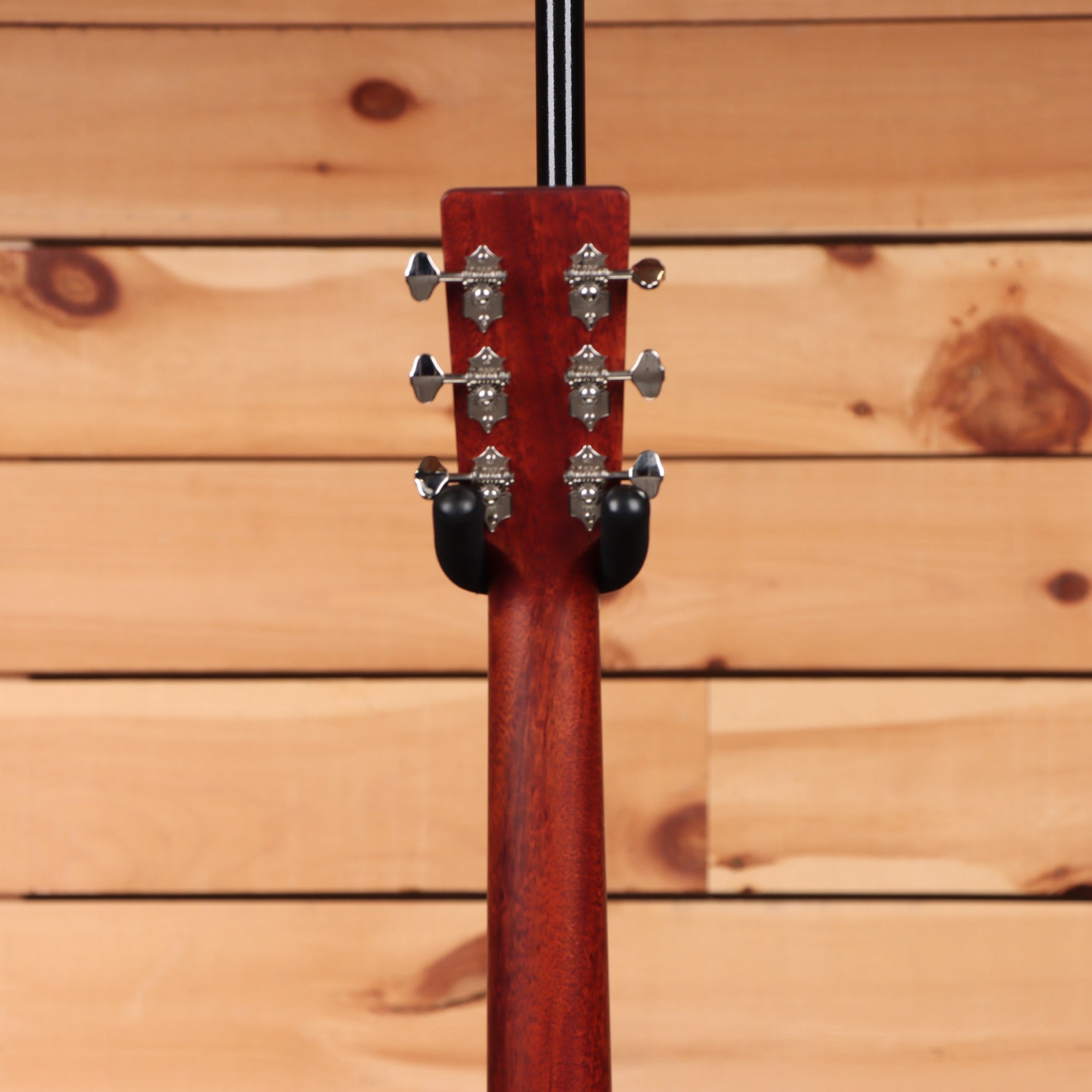 Eastman E1D Deluxe dreadnought acoustic guitar natural finish with chrome tuning machines