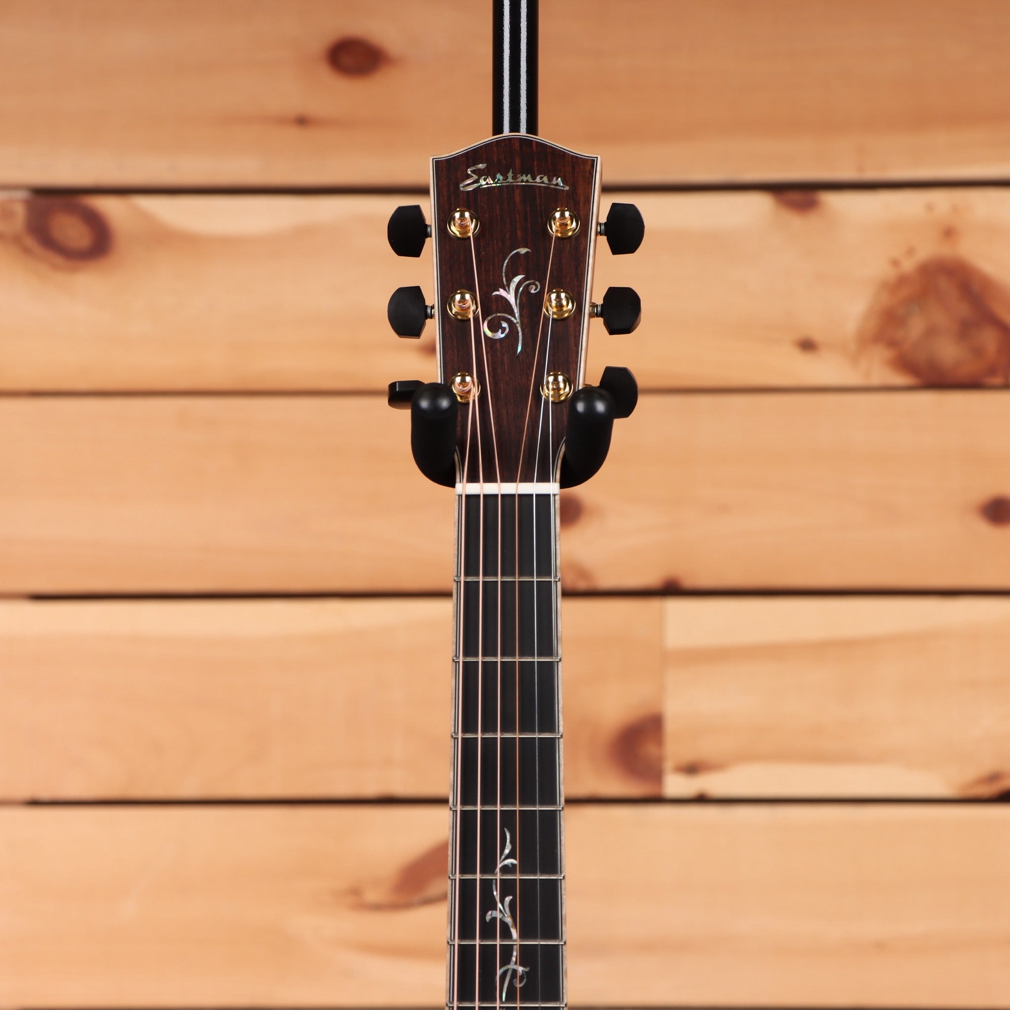 Eastman AC822CE natural acoustic guitar with gold tuning machines and rosewood fretboard
