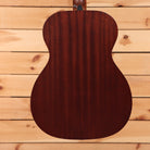 Martin 00-10e Road Series acoustic guitar pre-owned natural finish with vertical wood grain