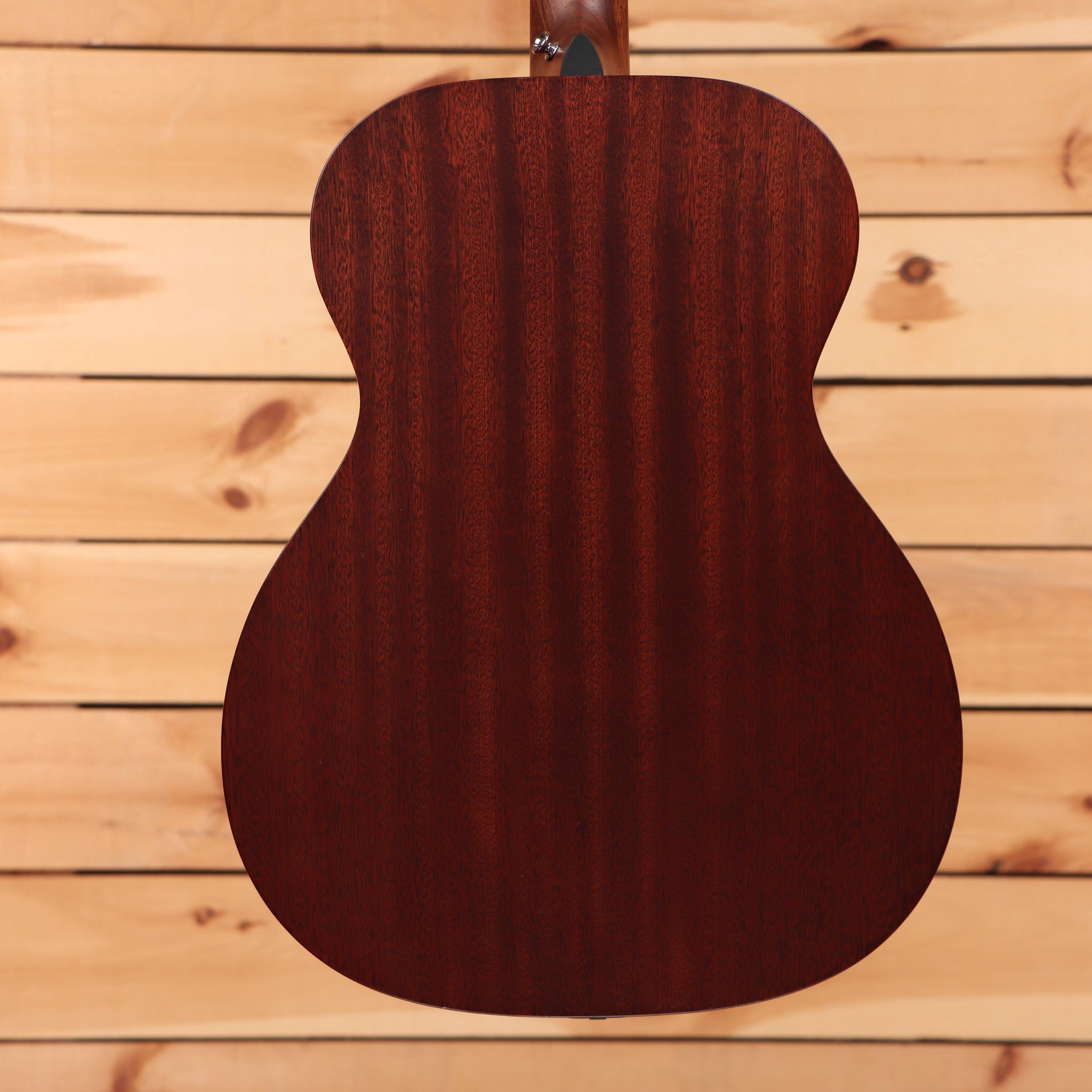 Martin 00-10e Road Series acoustic guitar pre-owned natural finish with vertical wood grain