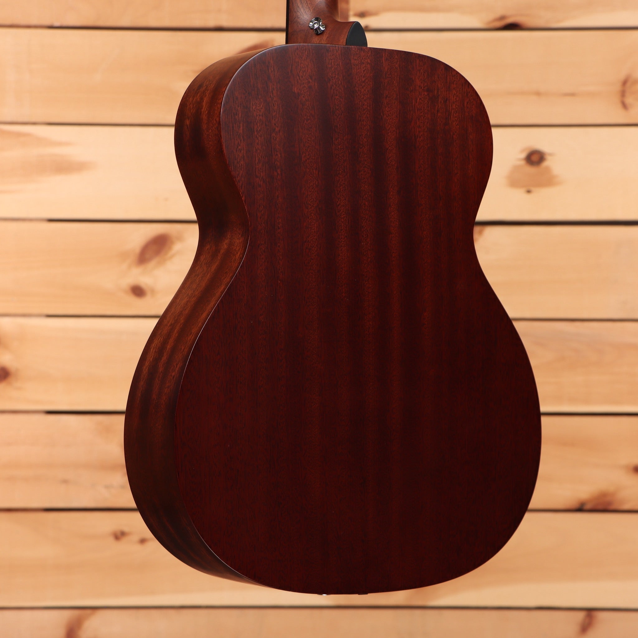 Pre-owned Martin 00-010E Road Series acoustic guitar natural finish with rosewood back and sides