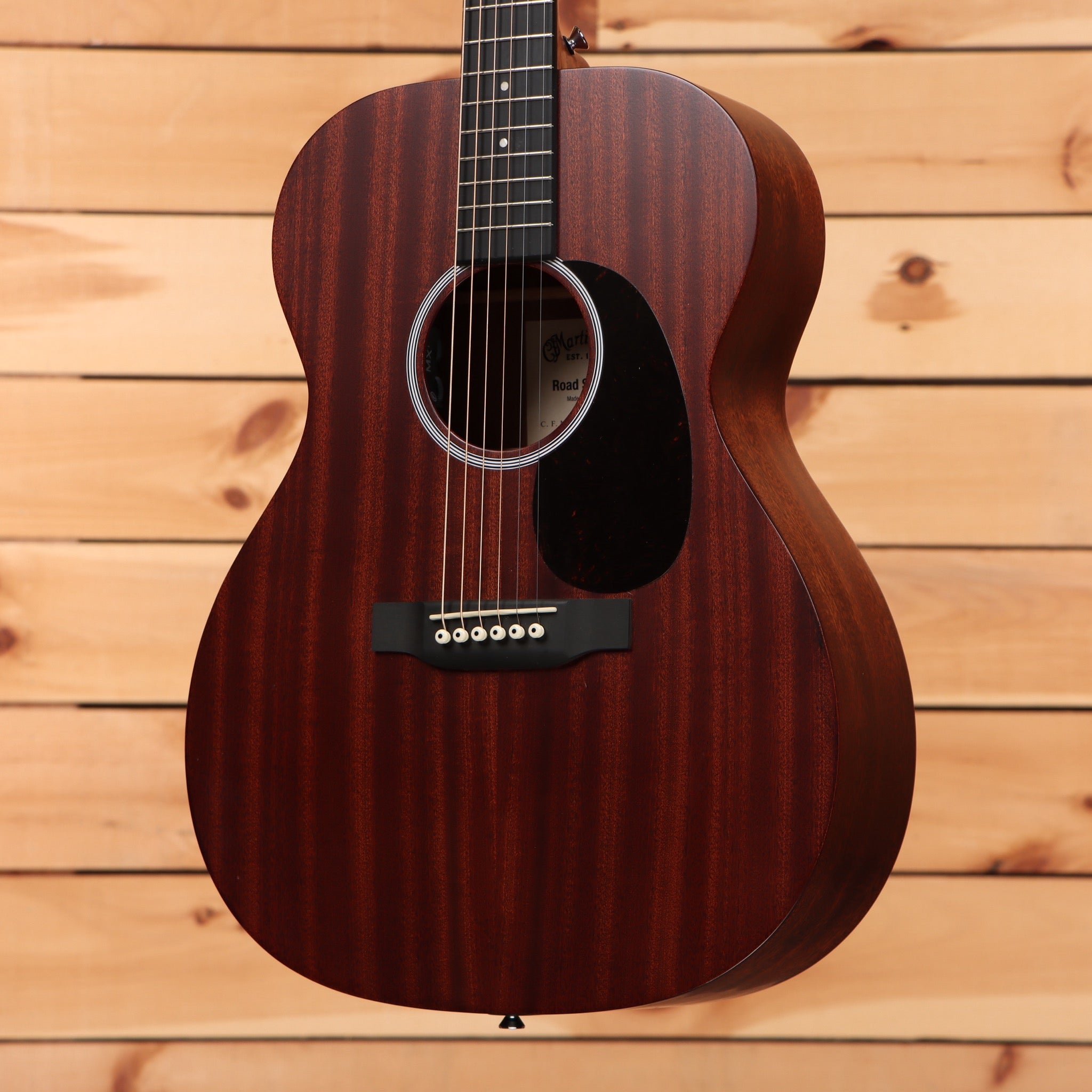 Pre-owned Martin 00-10e Road Series acoustic guitar natural finish with rosewood back and sides
