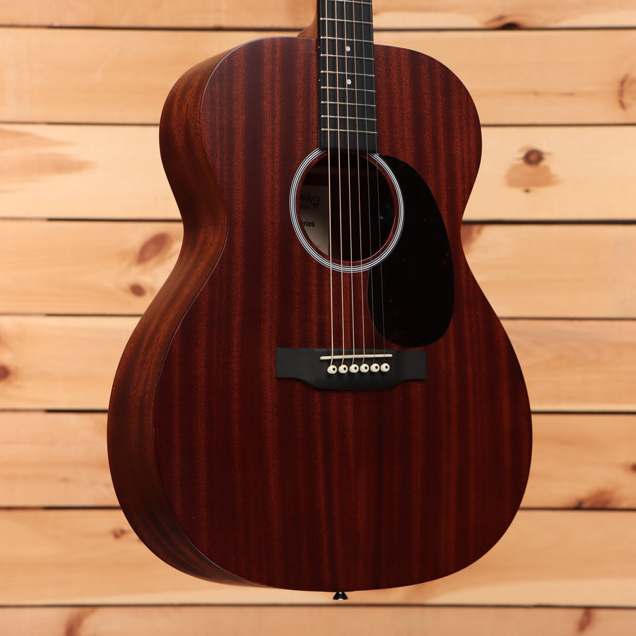 Martin 00010e Road Series pre-owned dreadnought acoustic guitar natural finish with rosewood back and sides