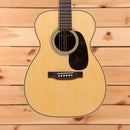 Martin 0028 dreadnought acoustic guitar natural finish with tortoiseshell pickguard