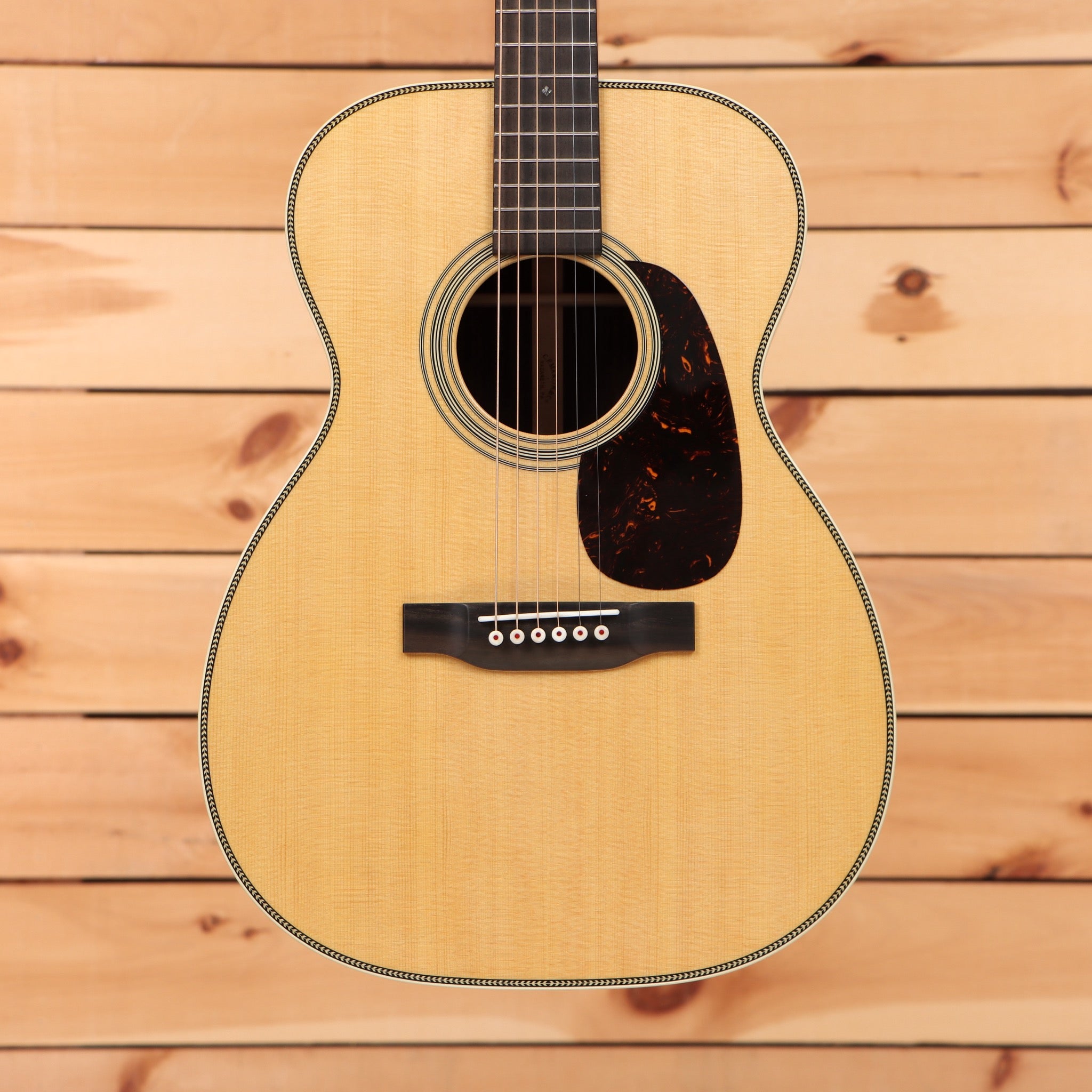 Martin 0028 dreadnought acoustic guitar natural finish with tortoiseshell pickguard