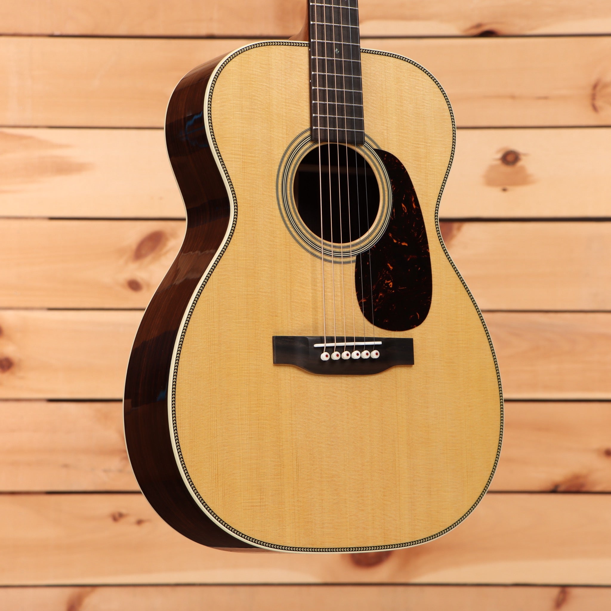 Martin 0028 dreadnought acoustic guitar natural finish with tortoiseshell pickguard