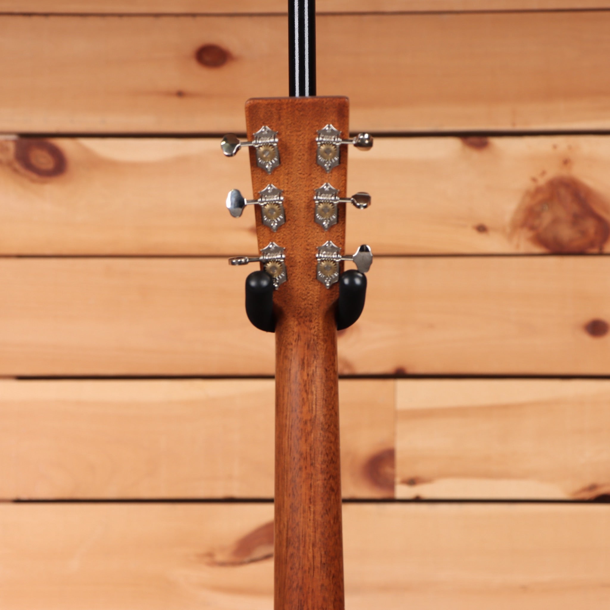 Martin 00-18 concert acoustic guitar aging toner finish with chrome tuning machines
