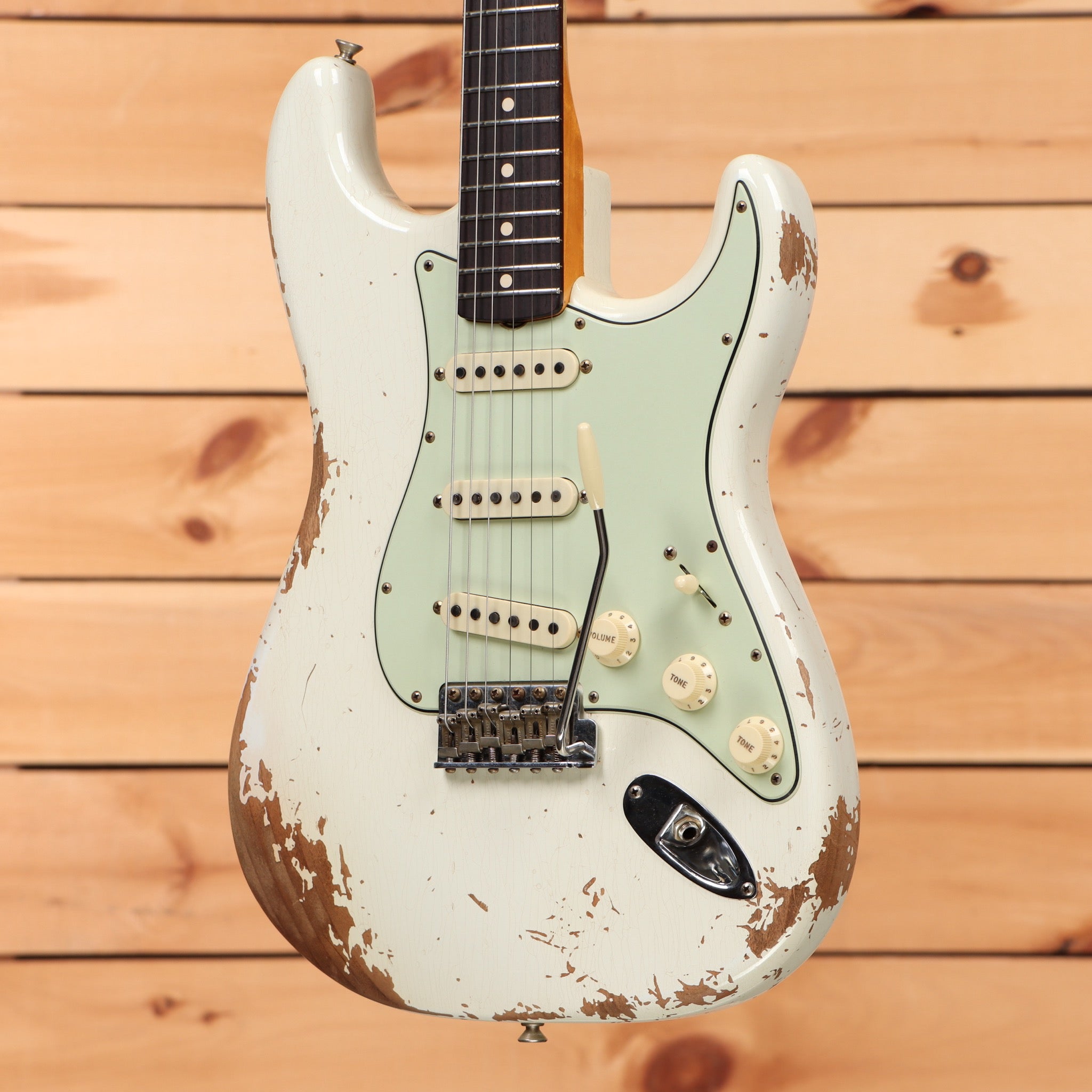 Pre-owned Fender Custom Shop 1960 Stratocaster electric guitar Heavy Relic Aged Olympic White with single-coil pickups