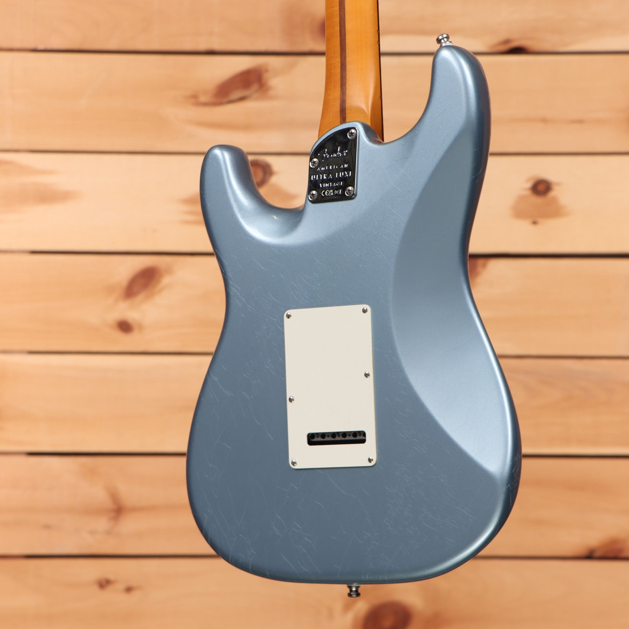 Fender American Ultra Luxe Vintage 60s Stratocaster electric guitar Ice Blue Metallic single-coil pickups