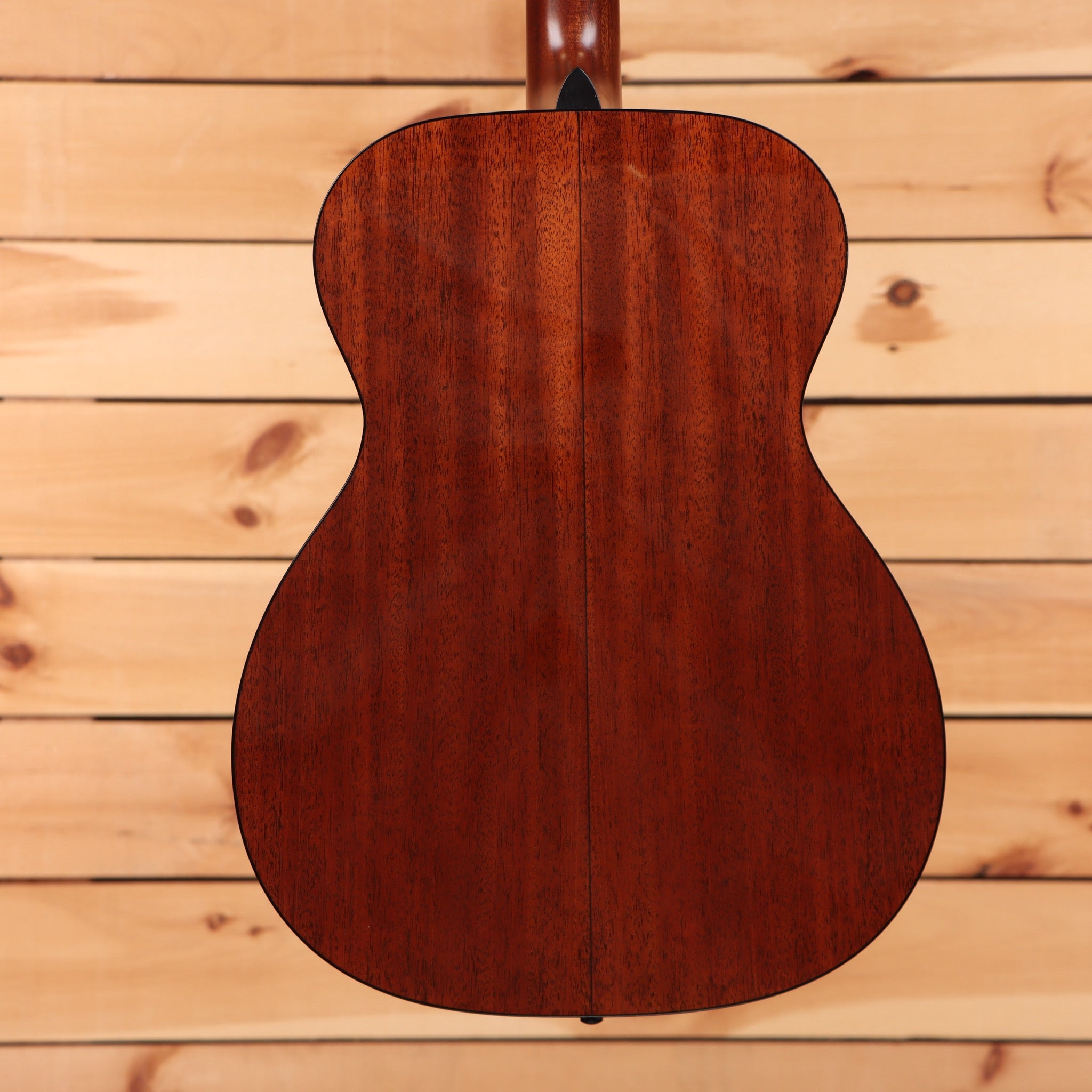 Pre-owned Martin 00-18 concert acoustic guitar Aging Toner finish with center seam back