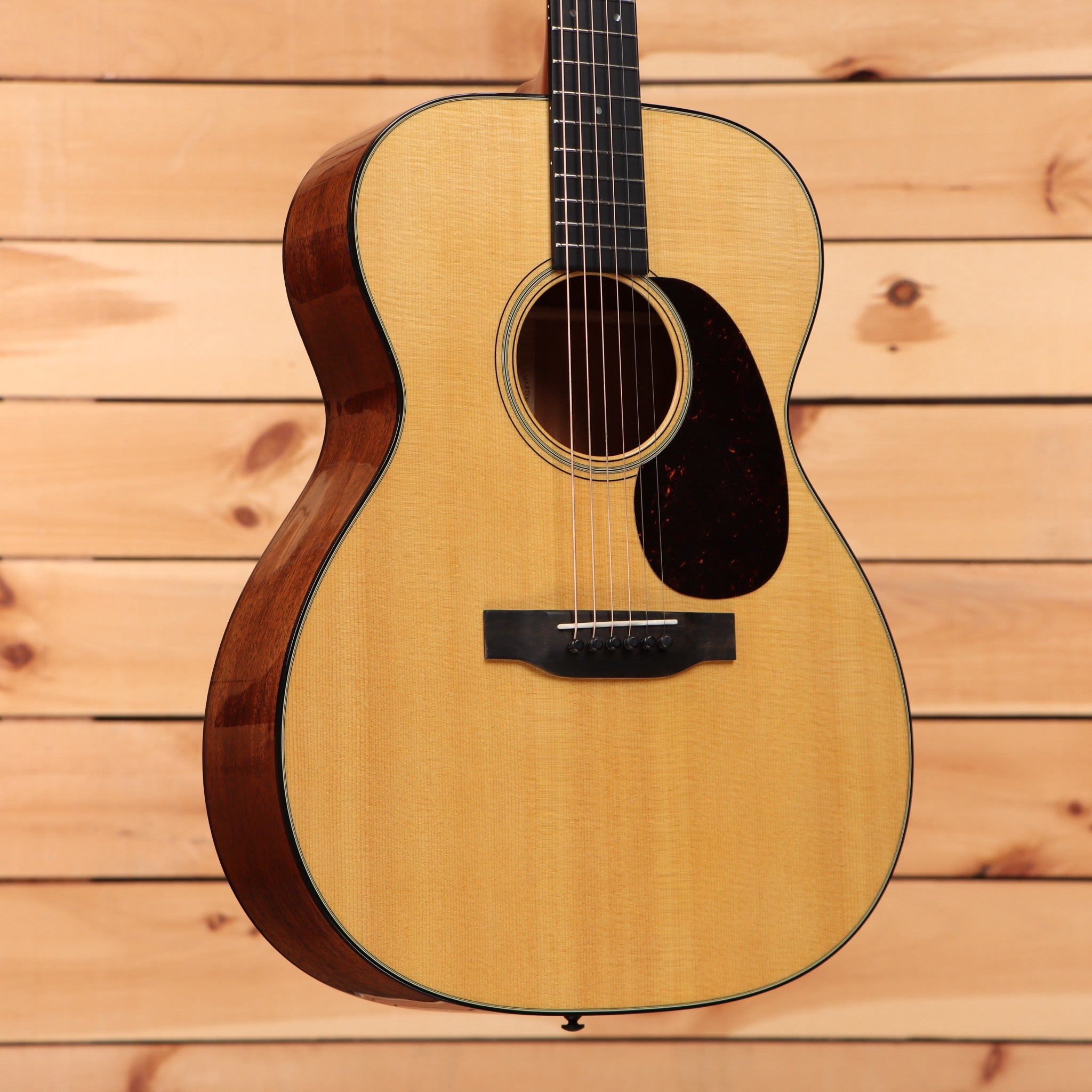 Pre-owned Martin 00-18 dreadnought acoustic guitar Aging Toner finish with rosewood back and sides