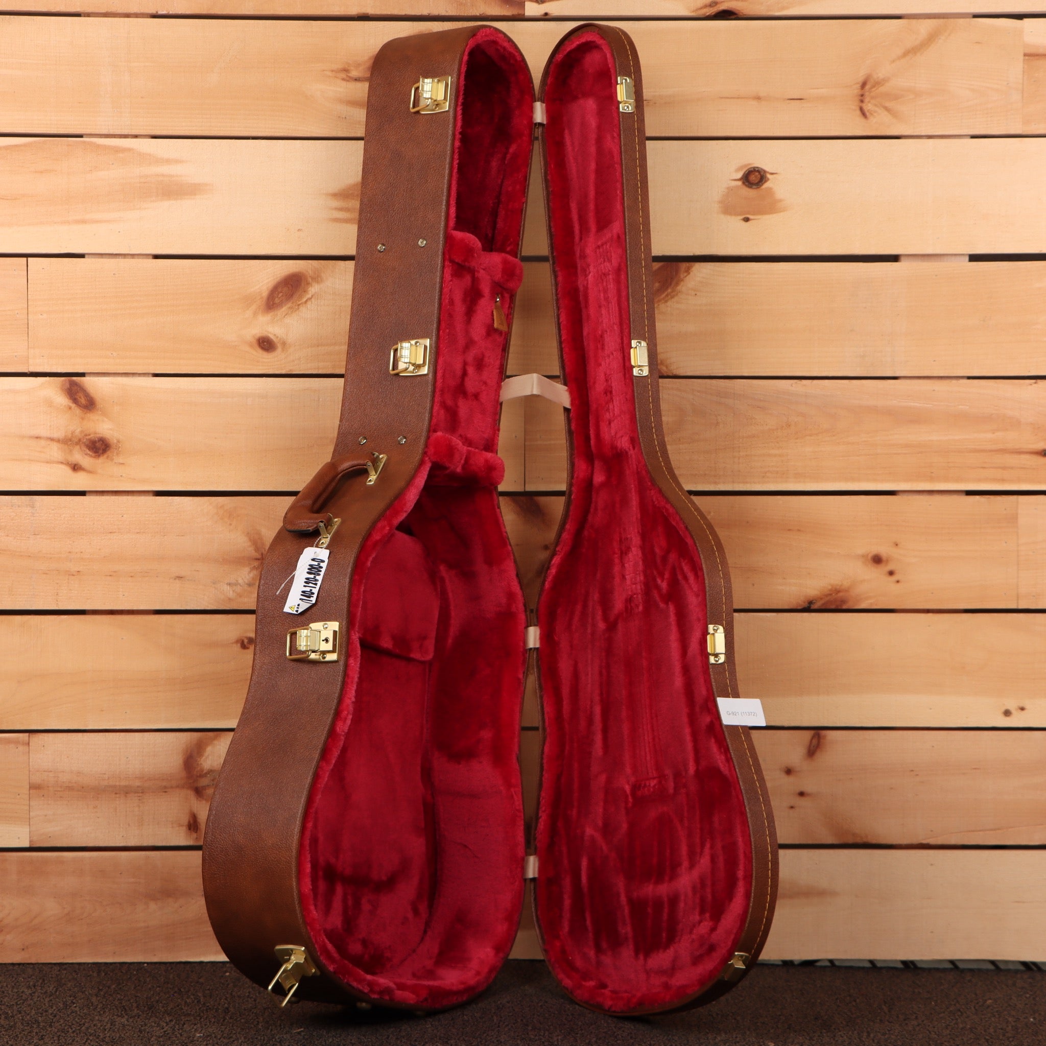 Gibson Southern Jumbo Original acoustic guitar vintage sunburst with red velvet interior case