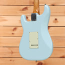 Fender Vintera II Road Worn 60s Stratocaster electric guitar Sonic Blue with single-coil pickups