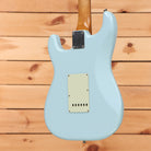 Fender Vintera II Road Worn 60s Stratocaster electric guitar Sonic Blue with single-coil pickups