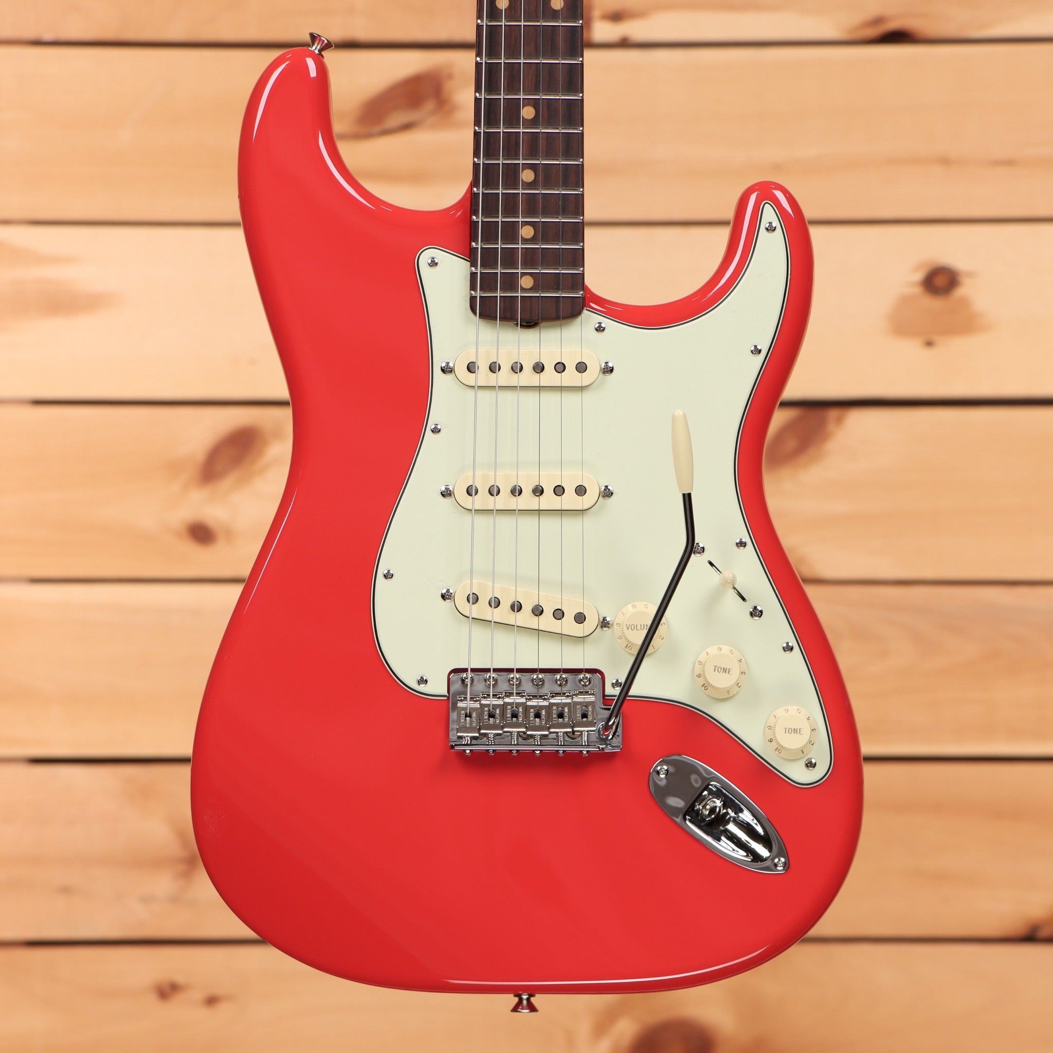 Fender Limited Edition American Vintage II '61 Stratocaster electric guitar Fiesta Red with single-coil pickups