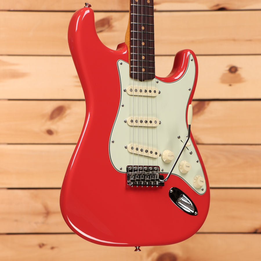 Fender Limited Edition American Vintage II 61 Stratocaster electric guitar Fiesta Red with single-coil pickups
