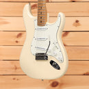 Fender Limited Player II Stratocaster electric guitar Olympic White with maple neck and three single-coil pickups