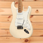 Fender Limited Player II Stratocaster electric guitar Olympic White with maple neck and three single-coil pickups