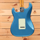 Fender American Professional Classic Stratocaster electric guitar Faded Lake Placid Blue with single-coil pickups