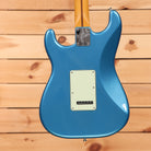 Fender American Professional Classic Stratocaster electric guitar Faded Lake Placid Blue with single-coil pickups