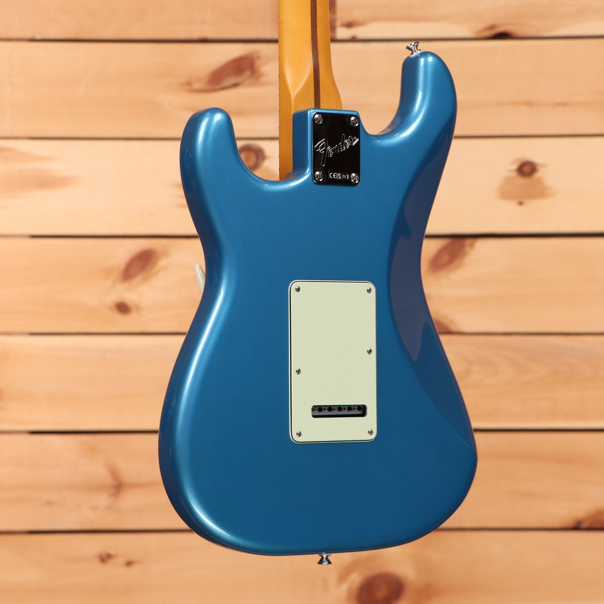 Fender American Professional Classic Stratocaster electric guitar Faded Lake Placid Blue with white pickguard and single-coil pickups