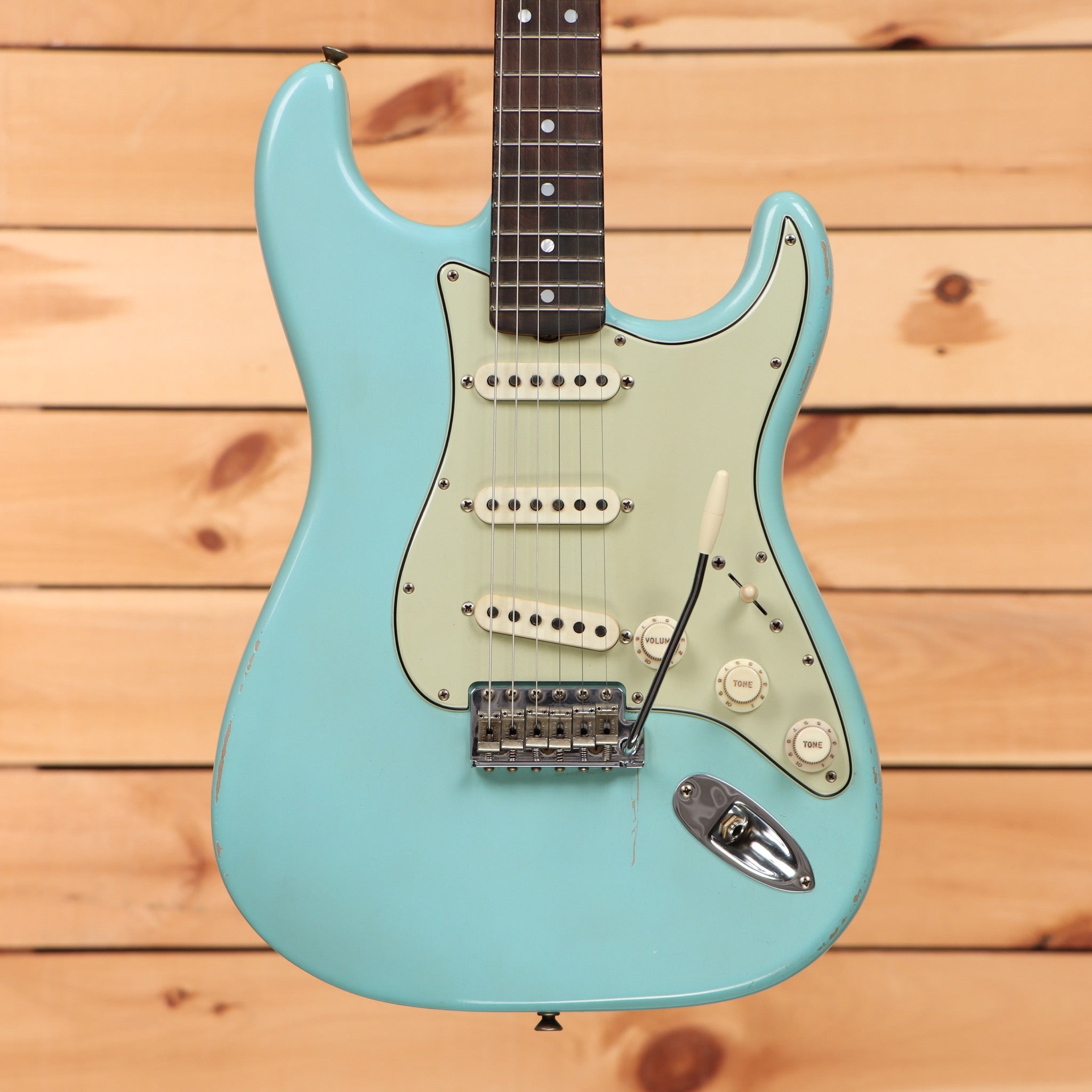 Fender Custom Shop Limited Andy Hicks Masterbuilt 1964 Stratocaster Journeyman Relic Aged Daphne Blue electric guitar with single-coil pickups