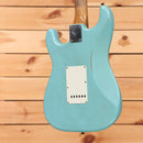Fender Custom Shop Limited Andy Hicks Masterbuilt 1964 Stratocaster Journeyman Relic electric guitar Aged Daphne Blue with single-coil pickups