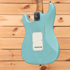Fender Custom Shop Limited Andy Hicks Masterbuilt 1964 Stratocaster Journeyman Relic electric guitar Aged Daphne Blue with single-coil pickups