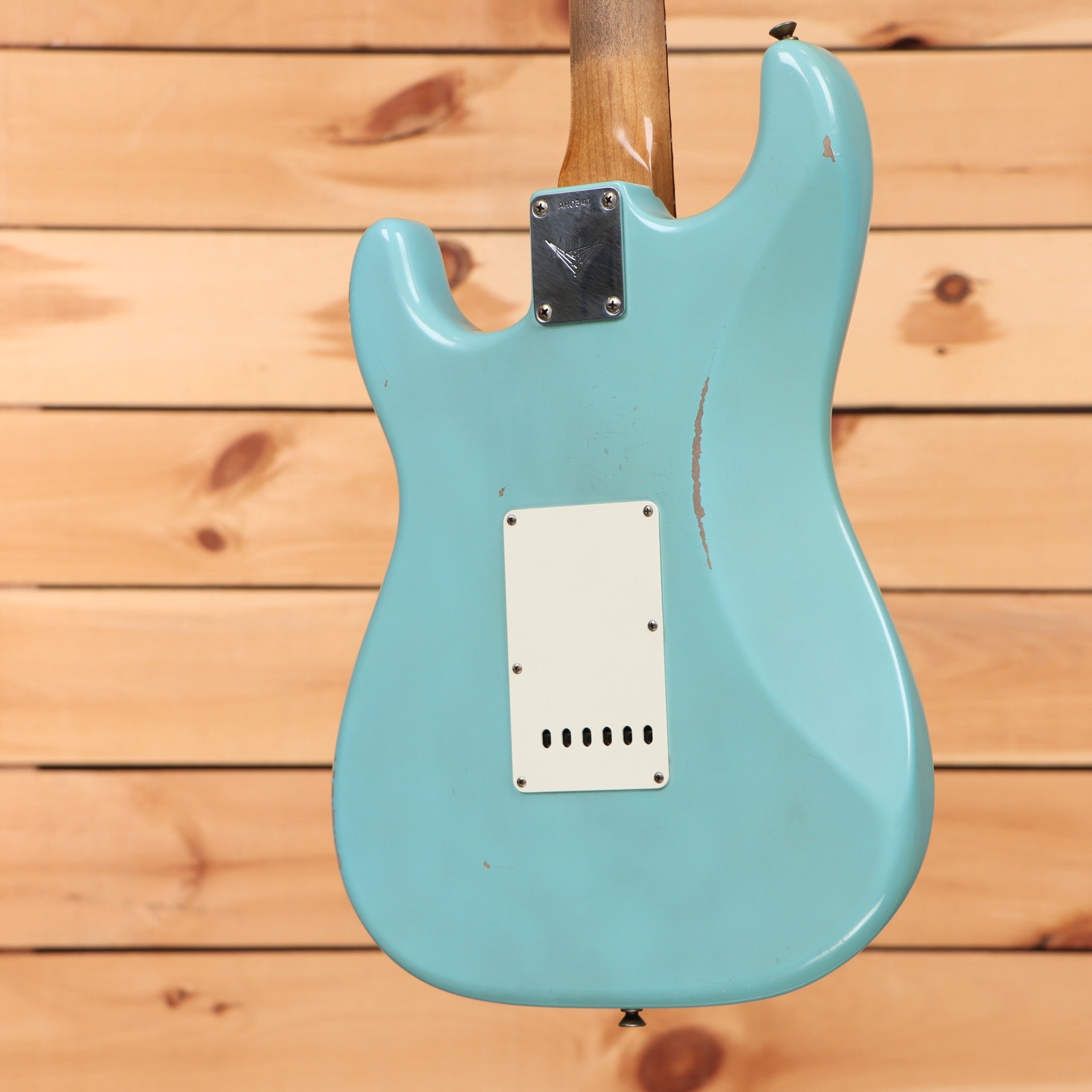Fender Custom Shop Limited Andy Hicks Masterbuilt 1964 Stratocaster Journeyman Relic electric guitar Aged Daphne Blue with single-coil pickups
