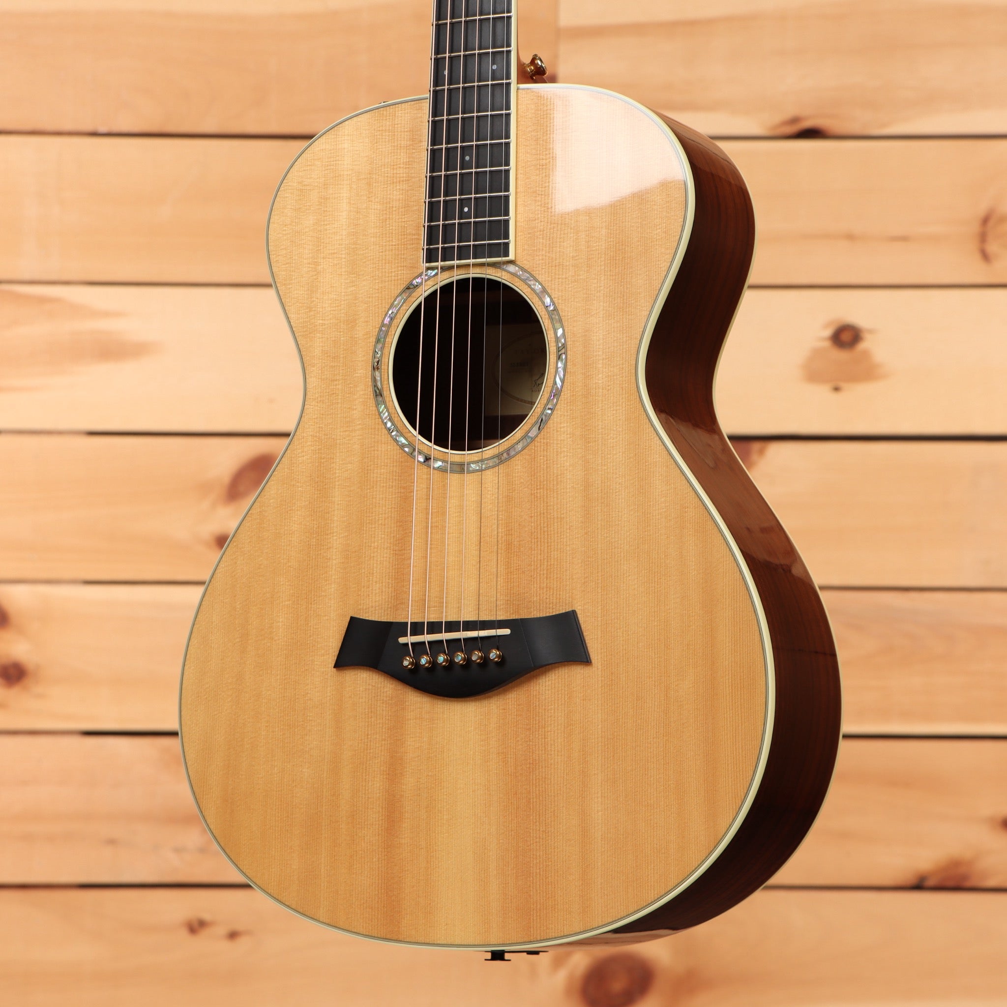 Taylor 12-Fret pre-owned acoustic guitar natural finish with abalone rosette