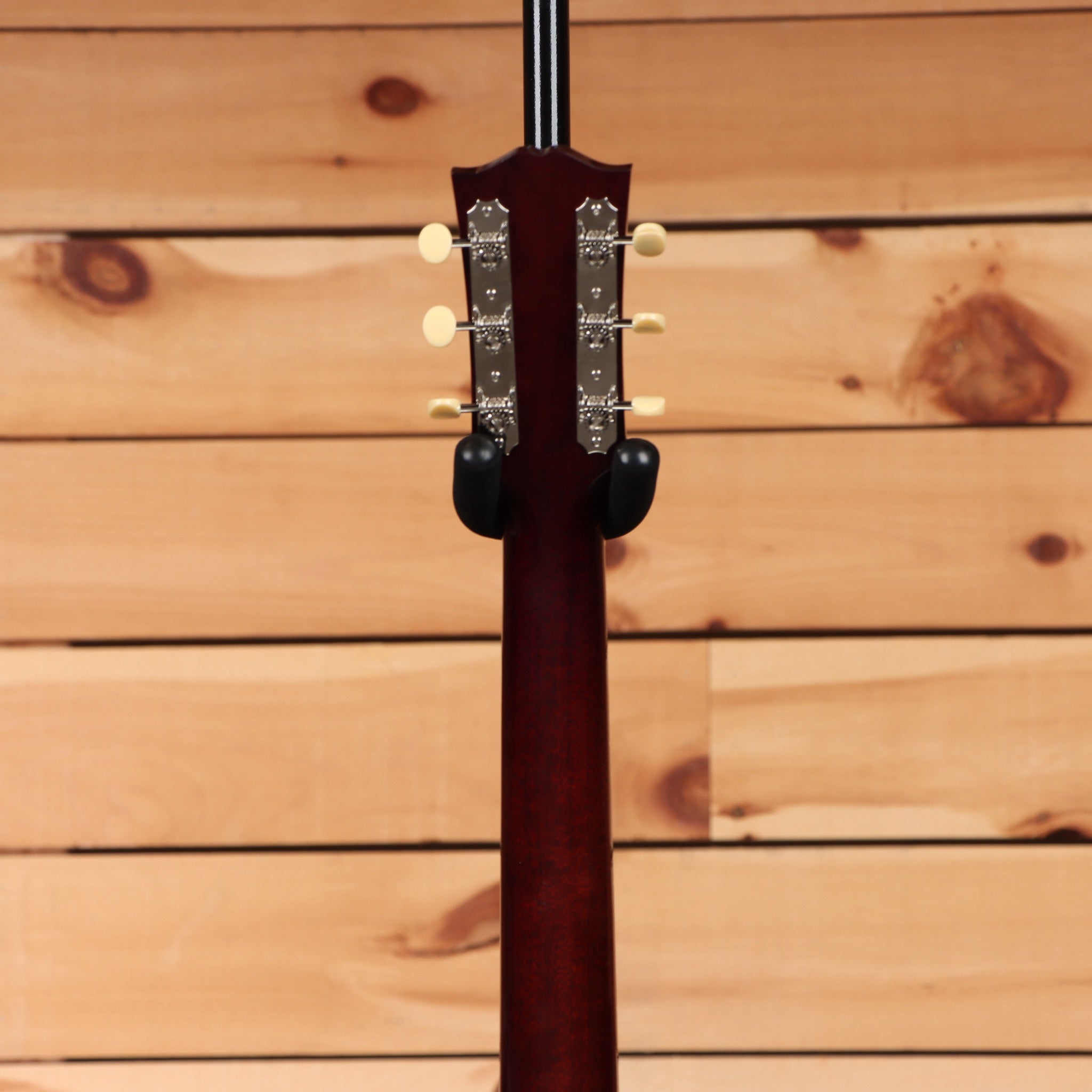 Gibson J-45 vintage acoustic guitar Sunburst with chrome tuning machines and black endpin