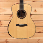 Maestro Private Collection Victoria pre-owned acoustic guitar natural finish dreadnought body