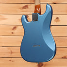 Fender Custom Shop Limited Ariel Posen Stratocaster Journeyman electric guitar Faded Lake Placid Blue with single-coil pickups